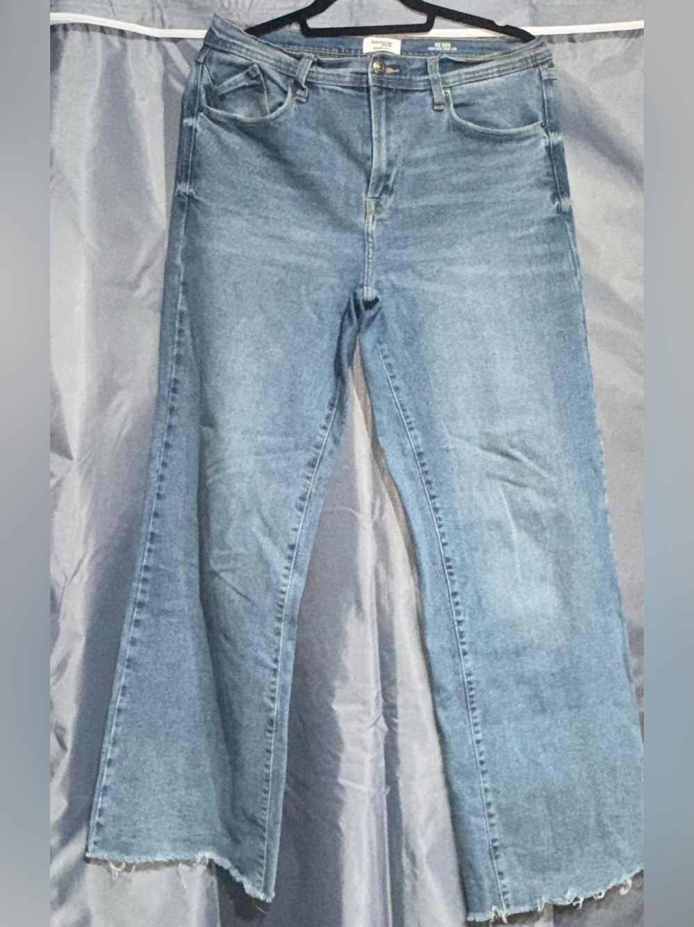 Kensie Light Wash Wide-Leg Flare Jeans